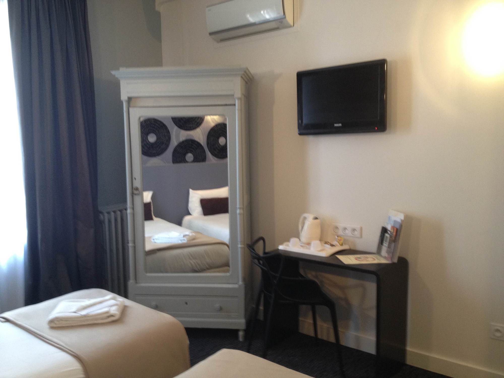 Hotel Raymond 4 Toulouse Pokoj fotografie